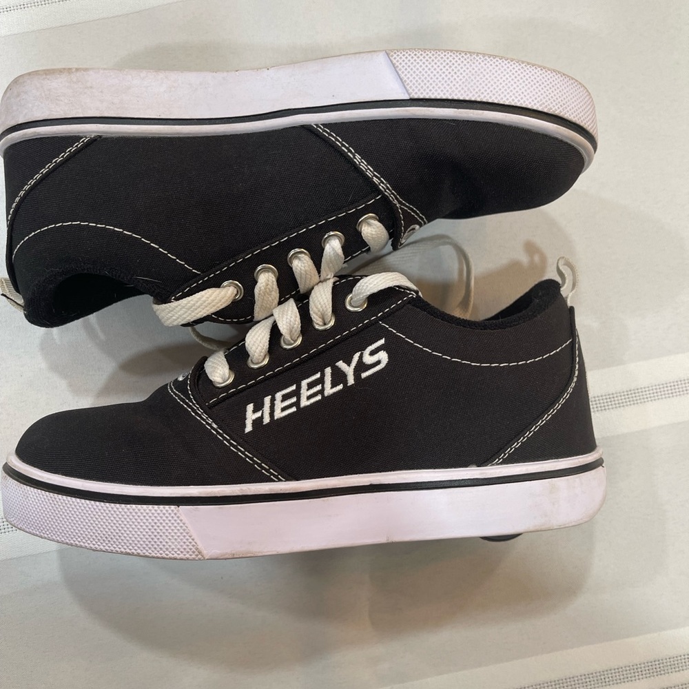 Heelys Kids Black Skate Shoes size 4